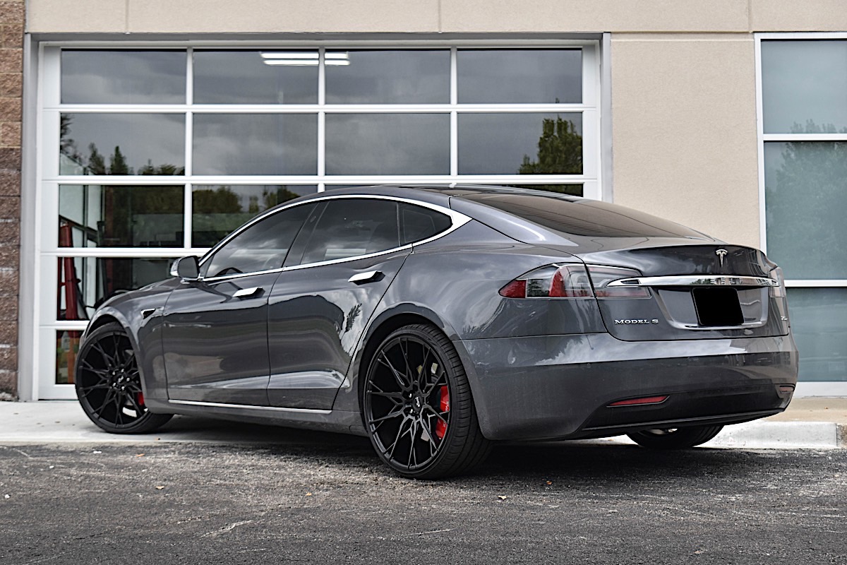 Tesla S with Niche Sport Series Staccato - M183